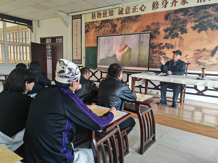 泥上留痕，章中藏韵：中华才艺课点亮国际学生汉字情缘